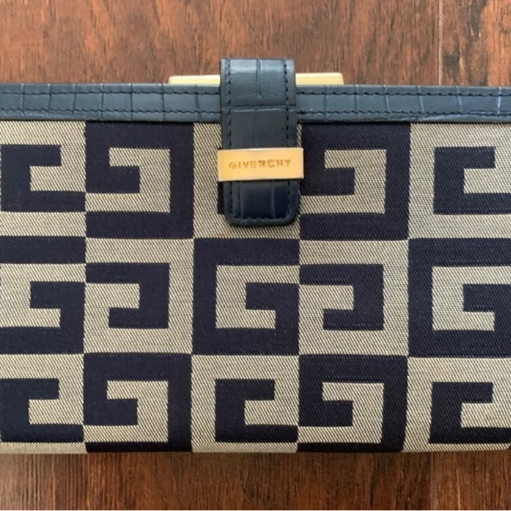 Beautiful vintage Givenchy Navy and Beige Fabric Printed Wallet with kisslock